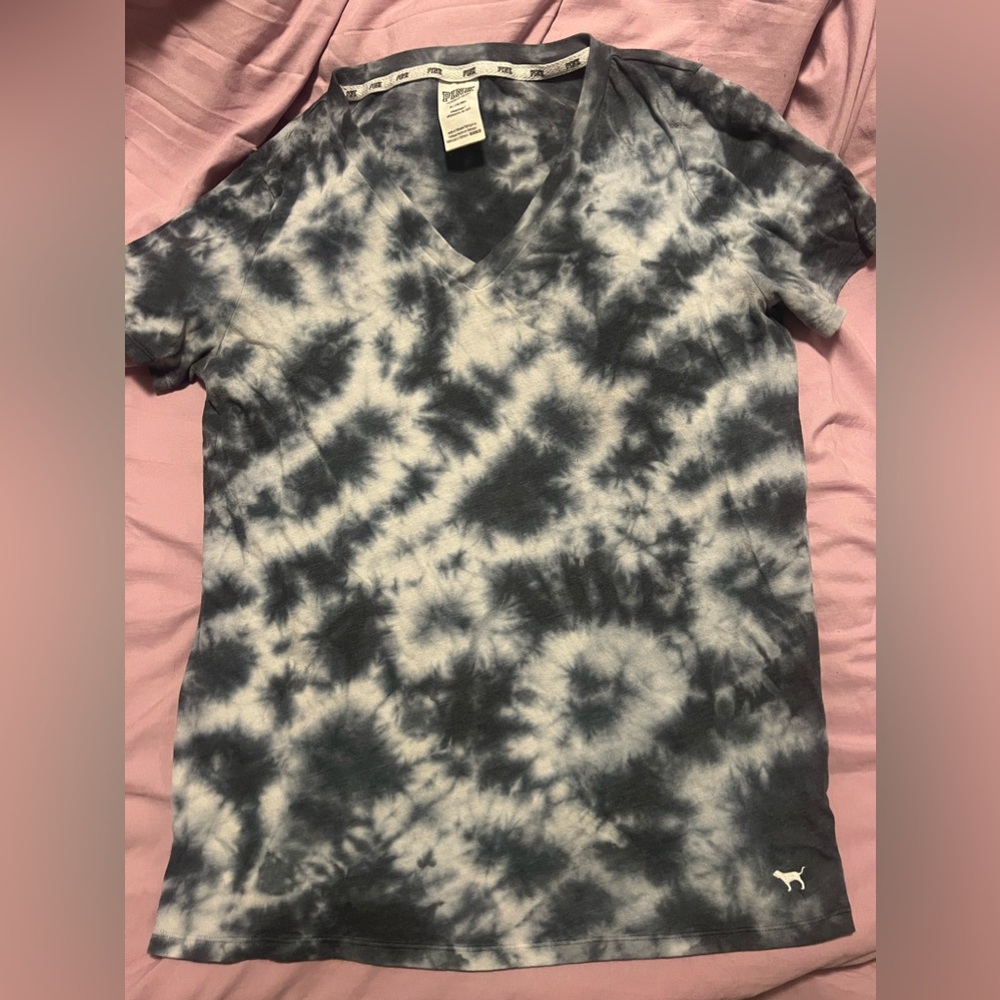 Black and grey v neck t shirt from pink size medium